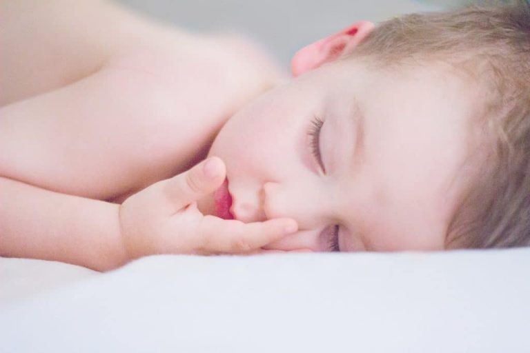 découvrez comment reconnaître, traiter et prévenir l’eczéma chez le bébé. nos conseils pratiques pour apaiser les démangeaisons et prendre soin de la peau sensible de votre enfant.